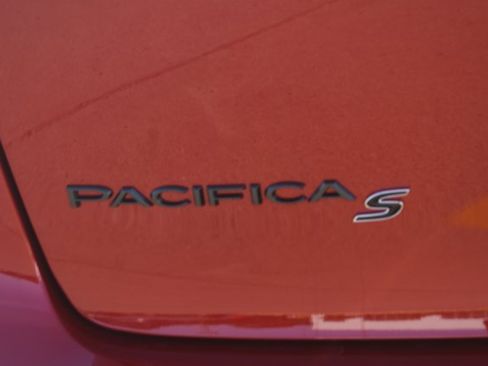 New 2027 Chrysler Pacifica Limited w/ Family Tech Group FWD image 7