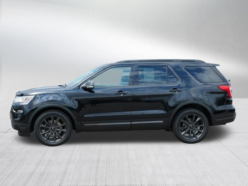 Used 2018 Ford Explorer XLT w/ Equipment Group 202A AWD/4WD image 4
