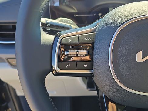 New 2026 Kia Carnival EX FWD image 31