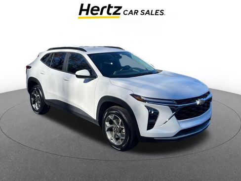 Used 2025 Chevrolet Trax LT image 1