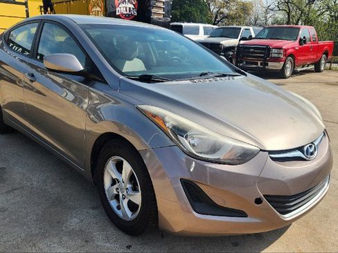 Used 2014 Hyundai Elantra SE FWD image 2
