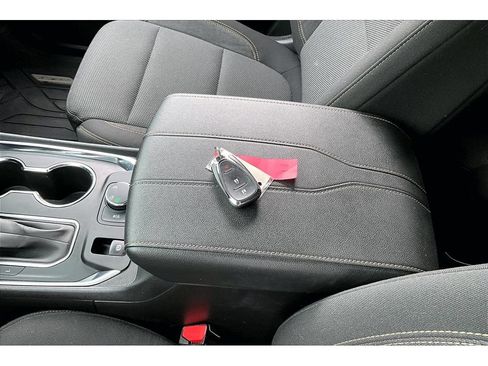 Used 2021 Chevrolet Traverse LS AWD/4WD image 11