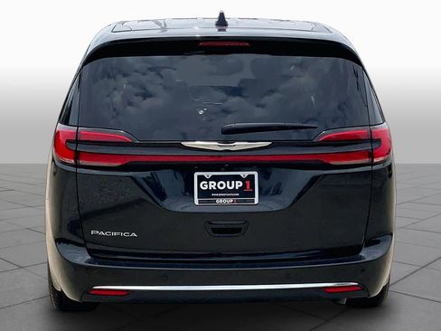 Used 2023 Chrysler Pacifica Touring-L FWD image 5
