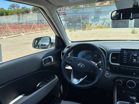 Used 2026 Hyundai Venue SEL FWD image 34