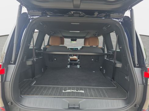 Used 2024 Lexus GX 550 w/ Accessory Package (Z1) AWD/4WD image 12