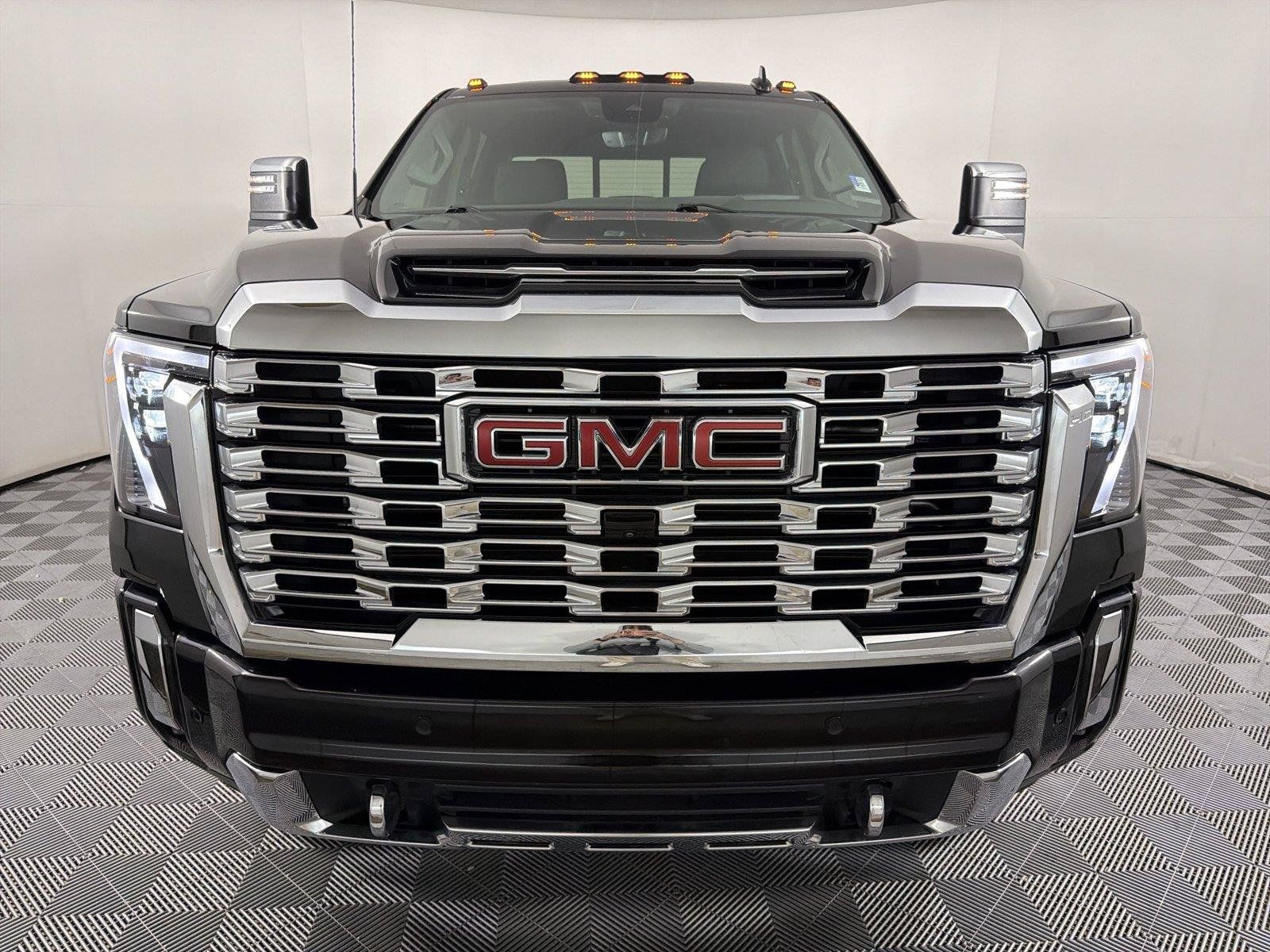 Used 2025 GMC Sierra 2500 Denali w/ Denali Reserve Package AWD/4WD image 2