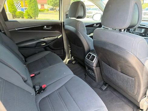 Used 2016 Kia Sorento FWD image 27