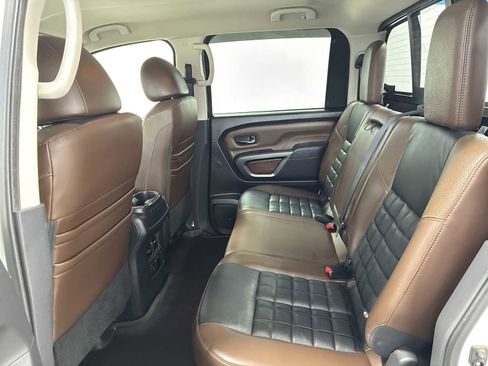 Used 2018 Nissan Titan S image 24