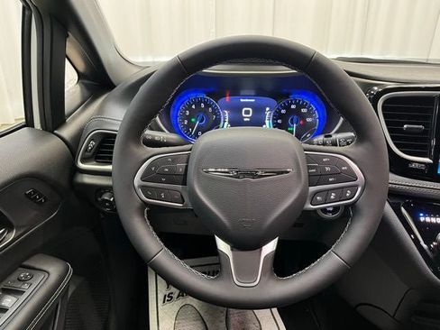 New 2026 Chrysler Pacifica Select AWD/4WD image 20