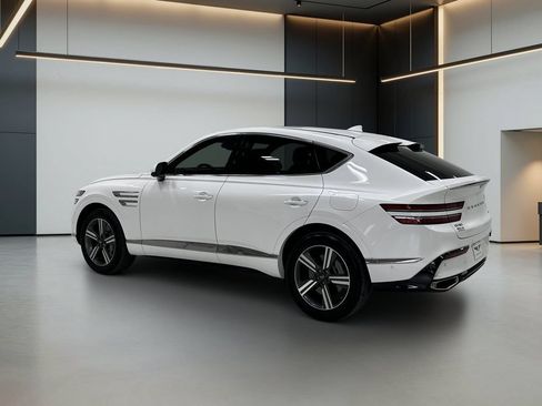 Certified 2025 Genesis GV80 3.5T AWD/4WD image 3
