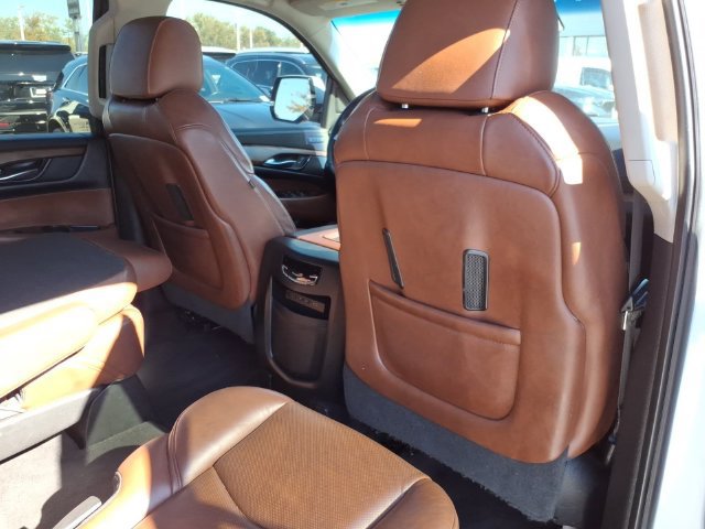 Used 2018 Cadillac Escalade Luxury AWD/4WD image 25