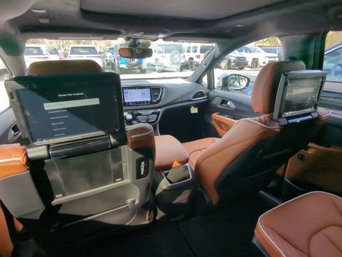 New 2026 Chrysler Pacifica Pinnacle w/ Trailer Tow Group image 19