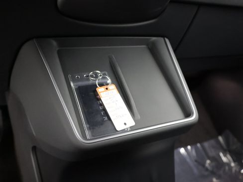 Used 2026 Tesla Model Y 2WD image 13