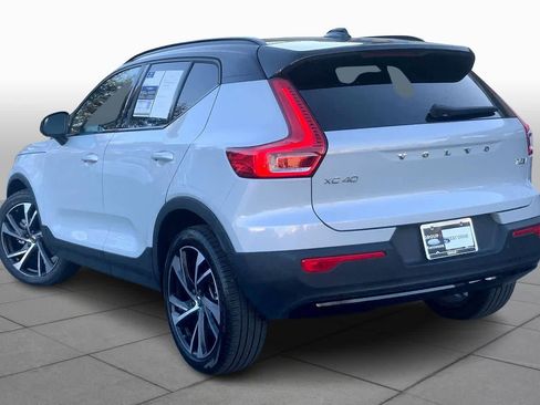 Used 2021 Volvo XC40 T5 R-Design w/ Advanced Package image 11