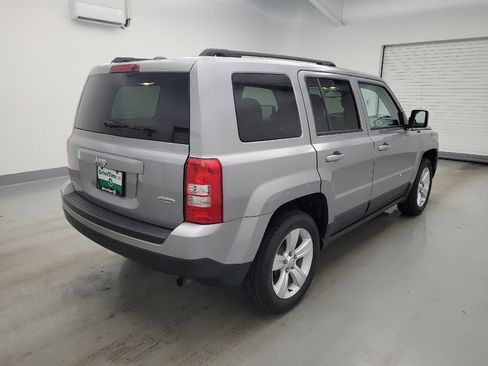 Used 2016 Jeep Patriot Latitude FWD image 9