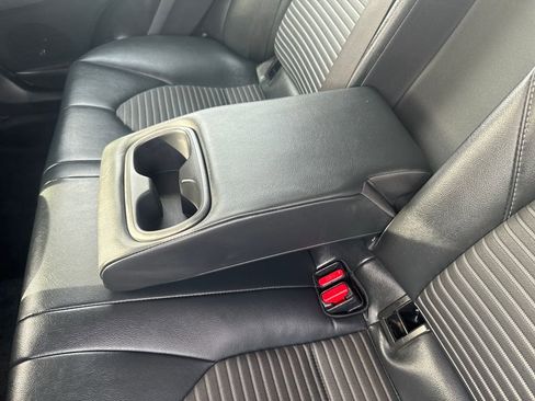 Used 2019 Toyota Camry SE image 33