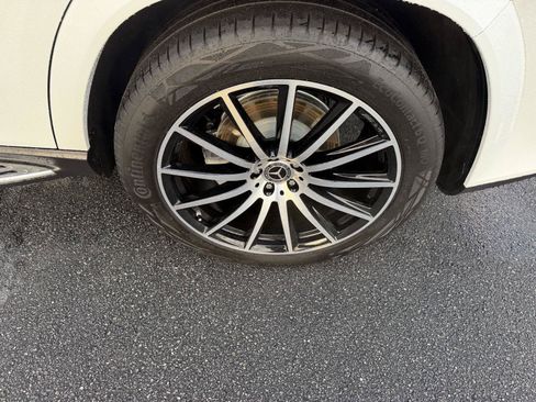 Used 2025 Mercedes-Benz GLS 450 4MATIC image 38