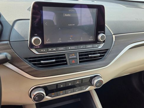 Used 2025 Nissan Altima 2.5 SV image 19