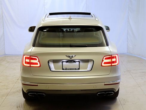 Used 2019 Bentley Bentayga AWD/4WD image 20