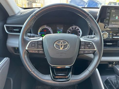 Used 2020 Toyota Highlander LE AWD/4WD image 8