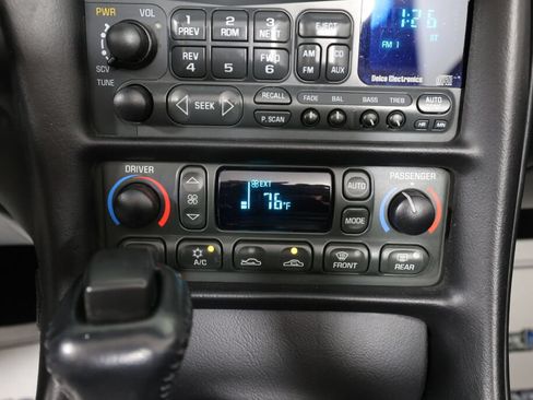 Used 2004 Chevrolet Corvette Convertible w/ Preferred Equipment Group RWD image 28