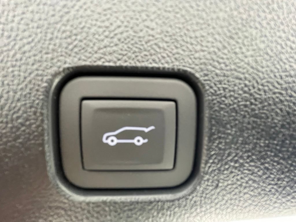 New 2026 Chevrolet Traverse RS w/ LPO, Floor Liner Package AWD/4WD image 9