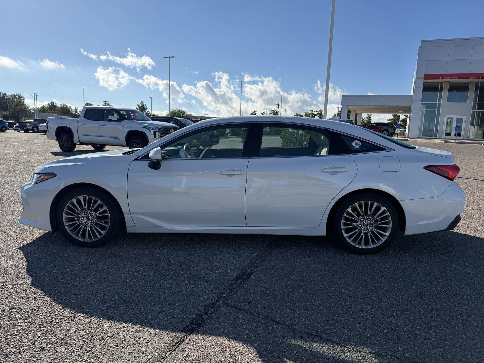Used 2020 Toyota Avalon Limited w/ Advanced Safety Package FWD image 2