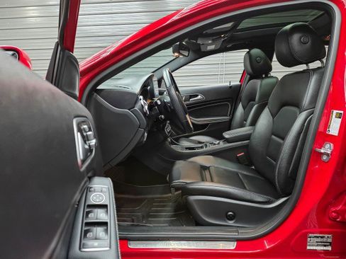 Used 2020 Mercedes-Benz GLA 250 4MATIC image 13