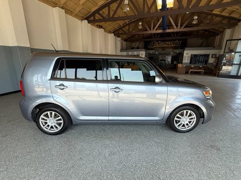 Used 2009 Scion xB FWD image 8