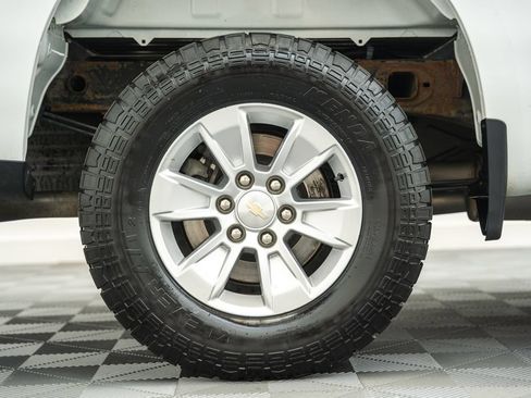 Used 2022 Chevrolet Silverado 1500 LT AWD/4WD image 18