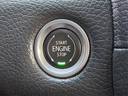 Used 2022 GMC Yukon Denali w/ Denali Ultimate Package image 21