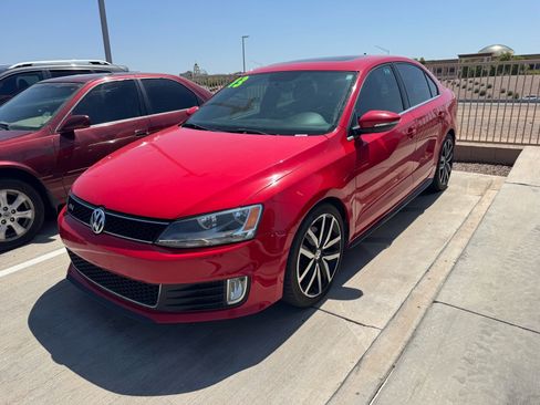 Used 2013 Volkswagen Jetta GLI FWD image 2