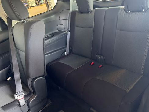 Used 2017 Nissan Pathfinder S FWD image 16