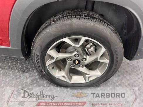 Used 2025 Chevrolet Trax LT FWD image 23