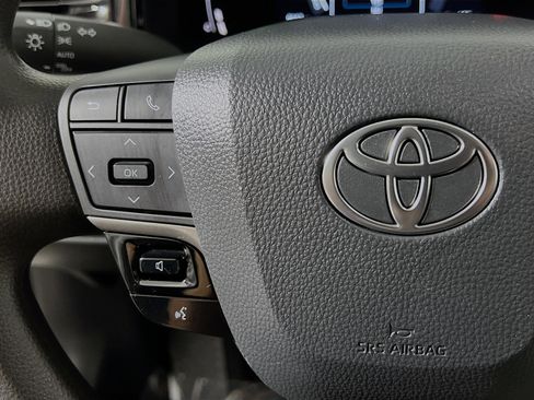 Used 2025 Toyota Camry LE w/ Convenience Package image 19