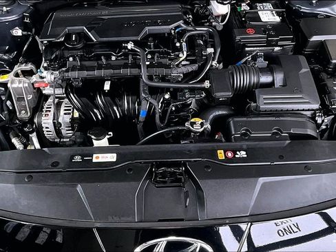 Used 2023 Hyundai Elantra Limited image 11