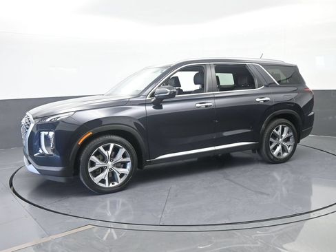 Used 2020 Hyundai Palisade SEL w/ Premium Package FWD image 2