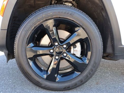 Used 2024 Jeep Grand Cherokee L Altitude image 25