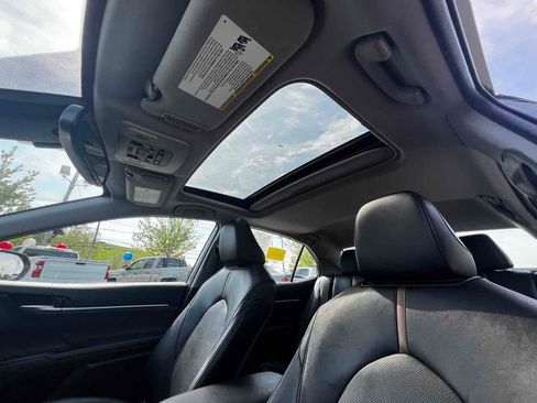 Used 2020 Toyota Camry XLE w/ Sunroof Package image 35