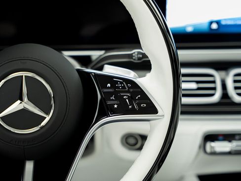 Used 2025 Mercedes-Benz Maybach GLS 600 4MATIC image 52