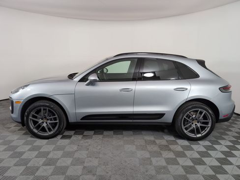 Certified 2025 Porsche Macan image 2