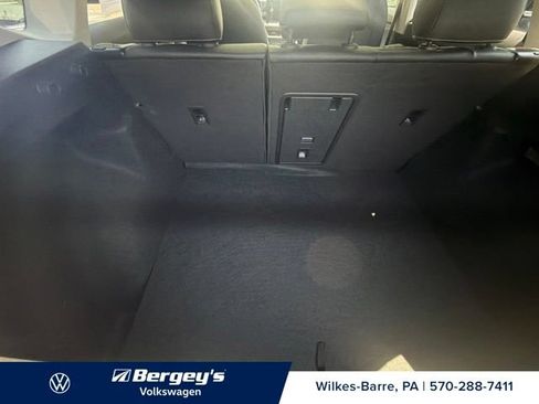 Used 2025 Volkswagen Taos SE AWD/4WD image 16