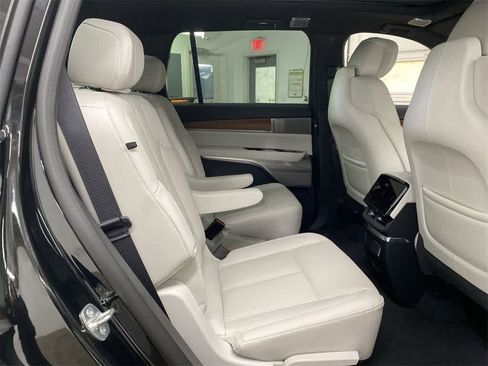 Used 2026 Cadillac Vistiq Sport image 18