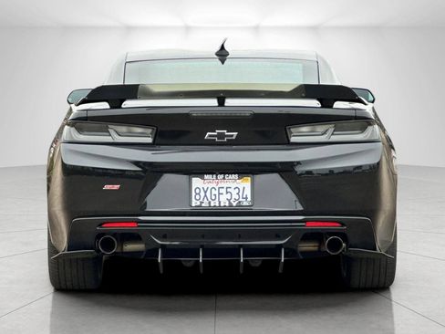 Used 2018 Chevrolet Camaro SS RWD image 4