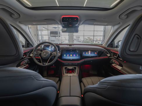 Used 2025 Mercedes-Benz E 450 4MATIC All-Terrain Wagon image 27