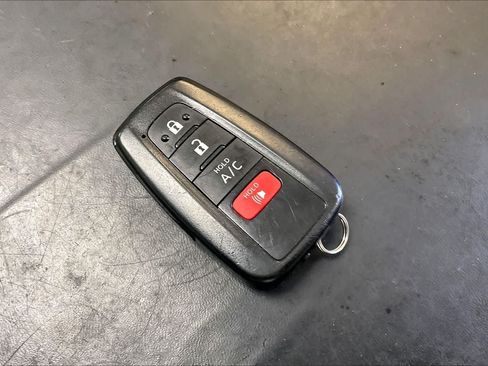 Used 2022 Toyota Prius Prime XLE FWD image 19