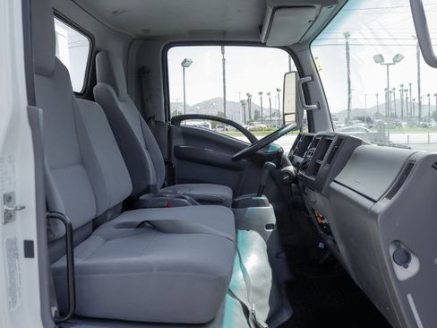 Used 2019 Isuzu NPR image 26