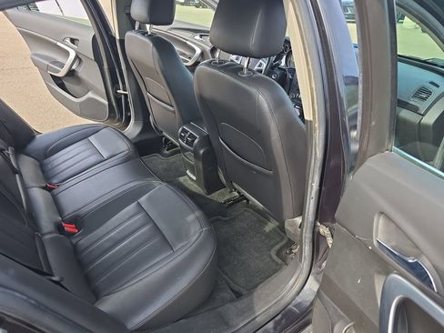 Used 2012 Buick Regal Leather FWD image 11