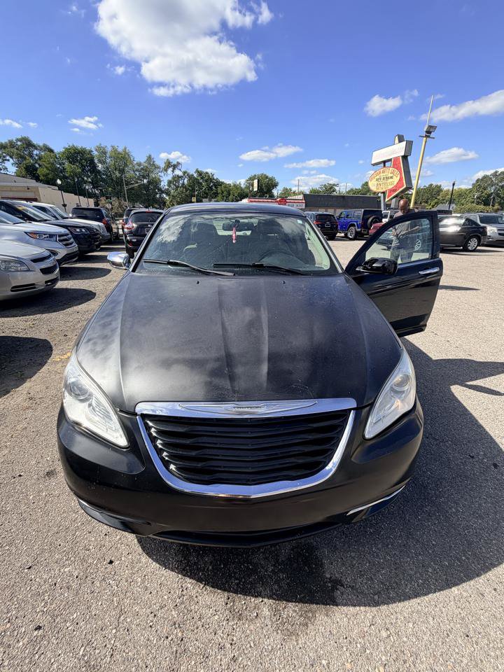 Used 2013 Chrysler 200 Limited FWD image 9
