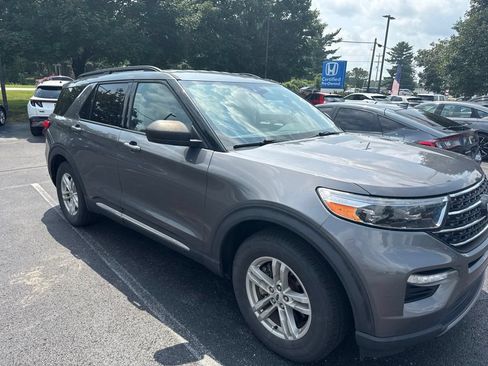 Used 2021 Ford Explorer XLT w/ Equipment Group 202A RWD image 2